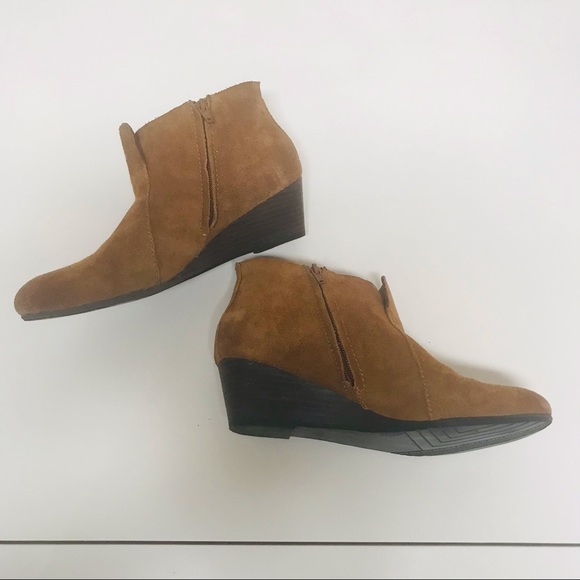 Nicole Camel Brown Pat Wedge Bootie size 8 - Picture 3 of 16